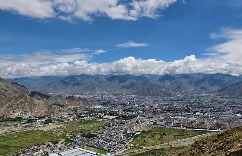 色拉寺后山俯瞰拉萨