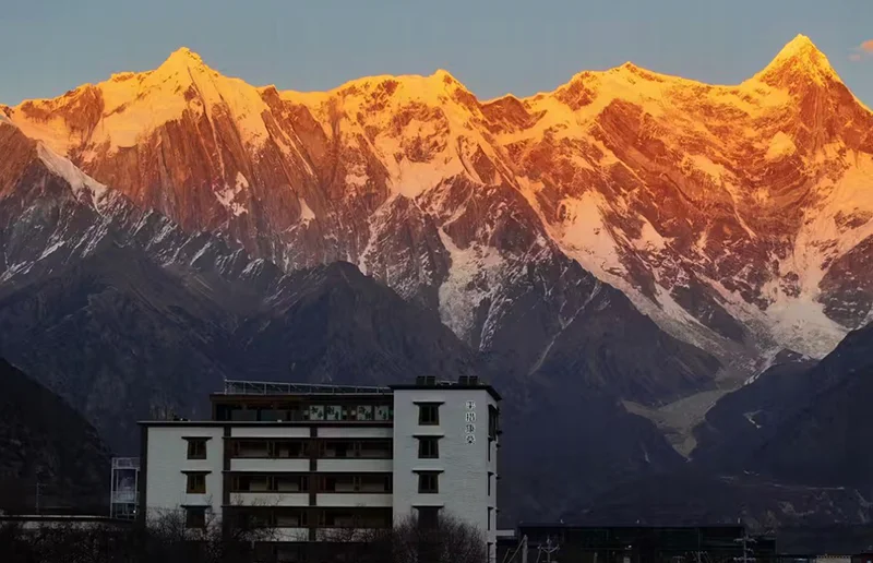 平措康桑雪里桃花度假庄园