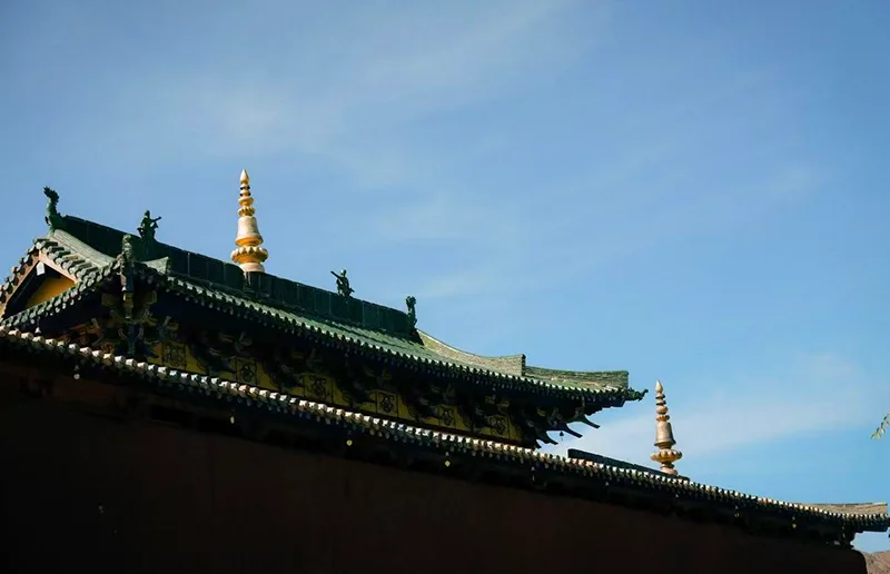 夏鲁寺的绿色琉璃瓦